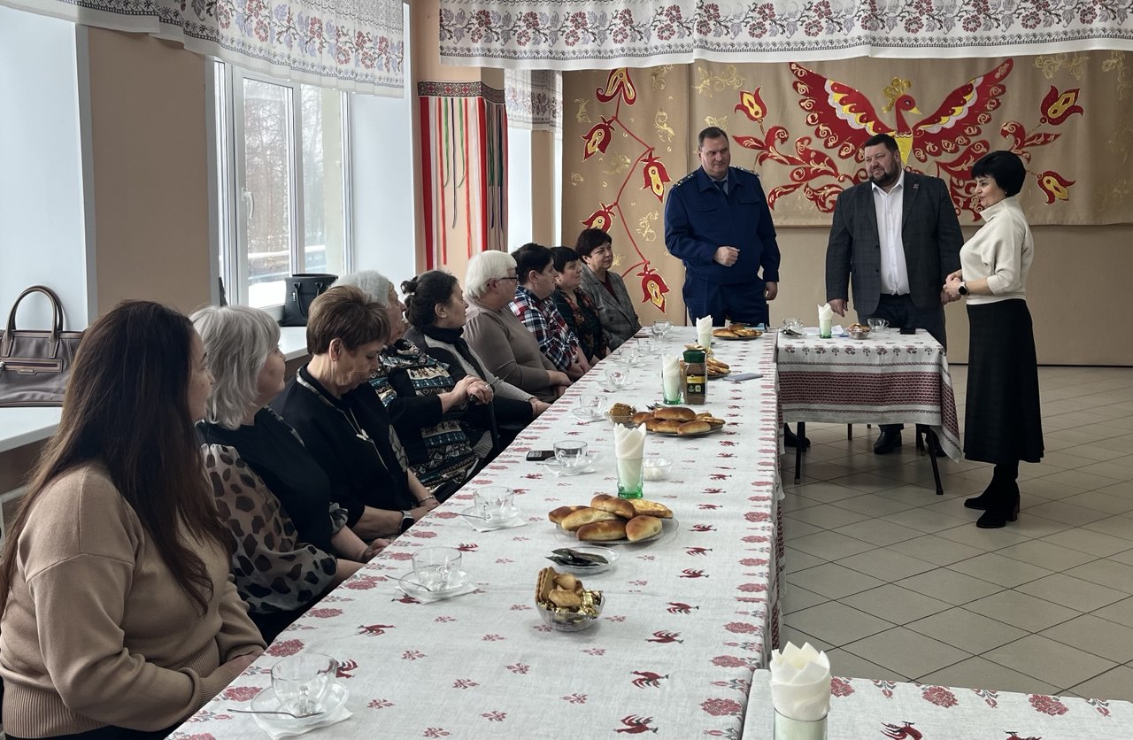 В преддверии Международного женского дня в доме культуры «Машиностроитель» состоялась встреча с матерями погибших участников специальной военной операции.