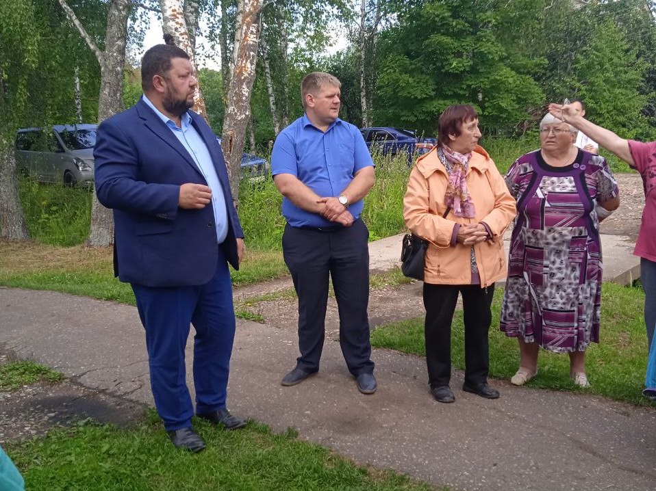Встреча главы городского округа Вичуга П.Н. Плохова с жителями ул. Розы Люксембург.