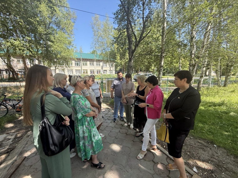 ПРОДОЛЖАЕТСЯ КАПИТАЛЬНЫЙ РЕМОНТ ШКОЛЫ №10. ПРОДОЛЖАЕТСЯ КАПИТАЛЬНЫЙ РЕМОНТ ШКОЛЫ №10.