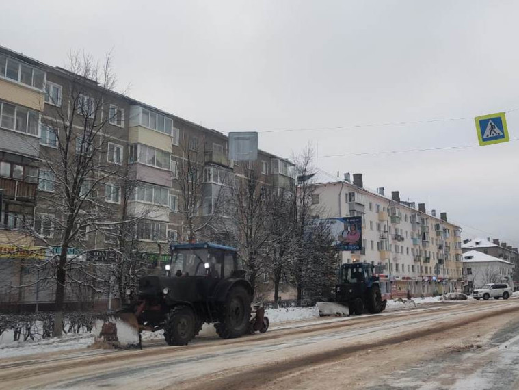 В связи с погодными условиями все коммунальные службы города переведены на усиленный режим работы. В связи с погодными условиями все коммунальные службы города переведены на усиленный режим работы.